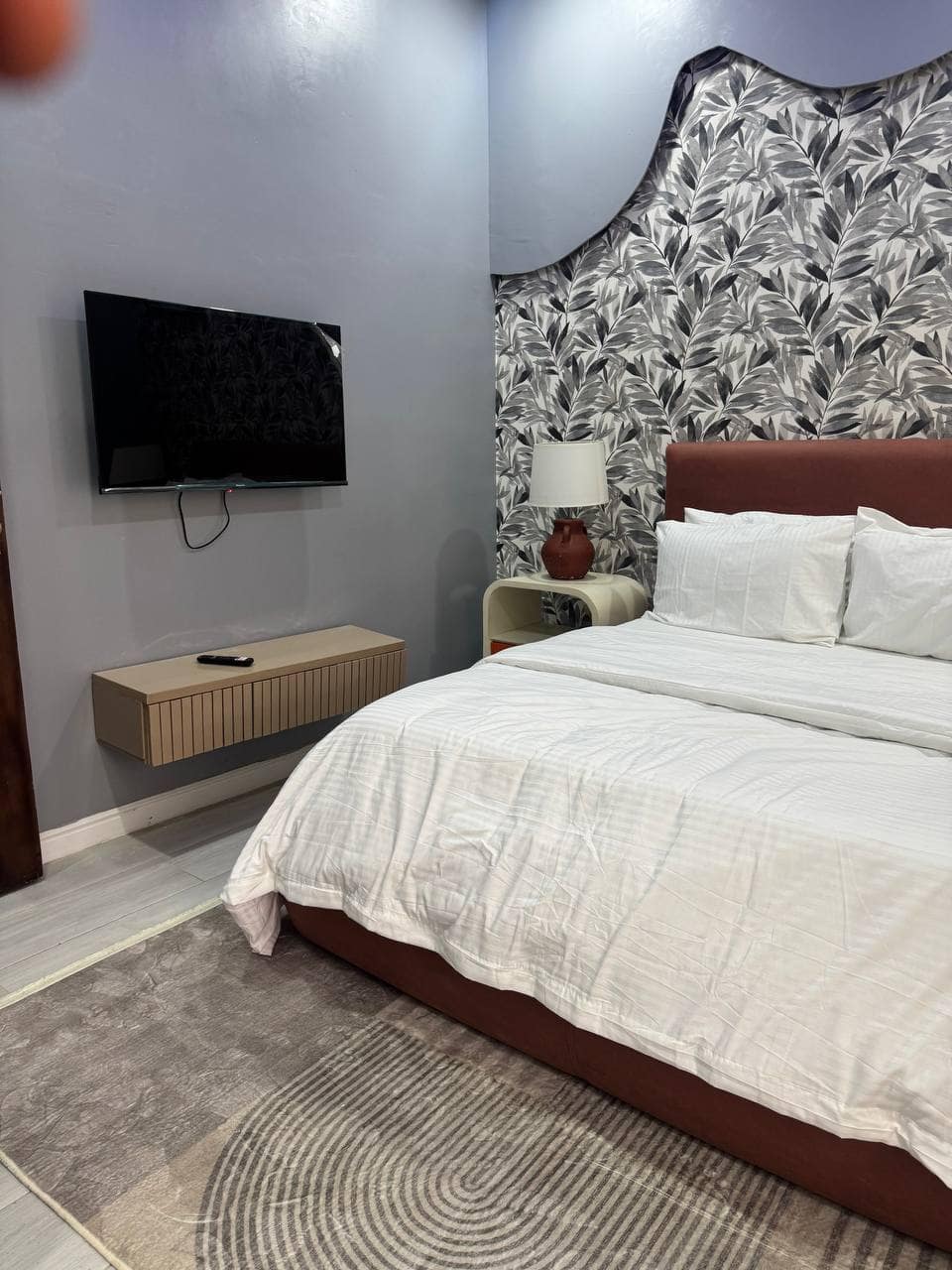 photo_6024076195881749333_y