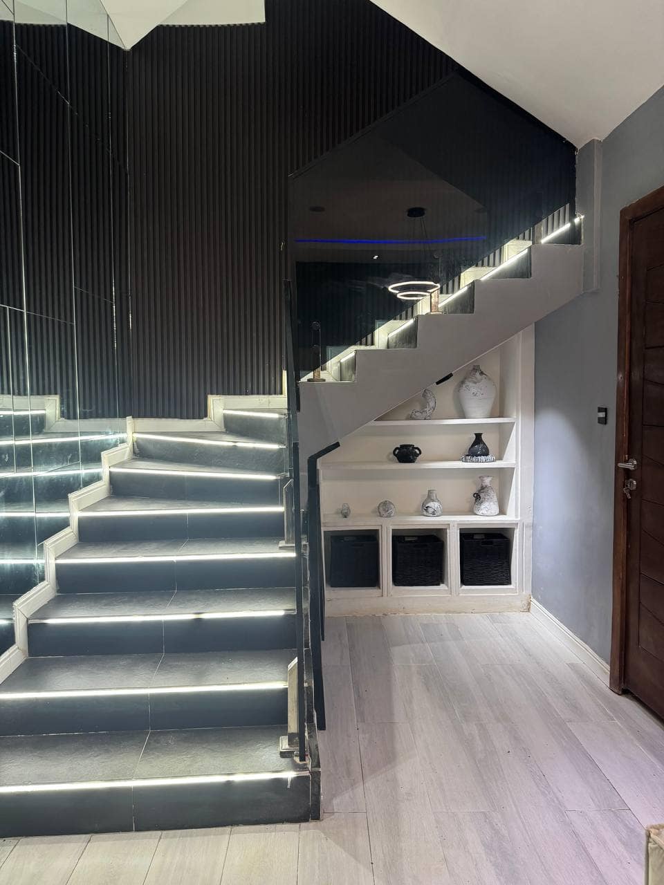 photo_6024076195881749337_y