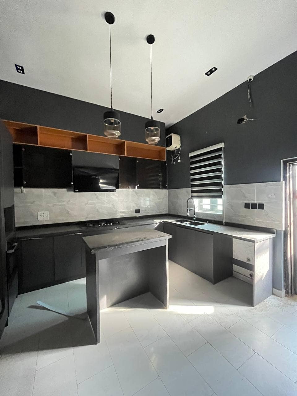 photo_5769283892476055134_y