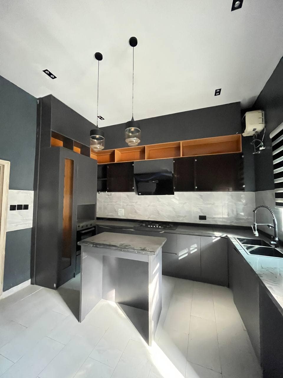 photo_5769283892476055135_y