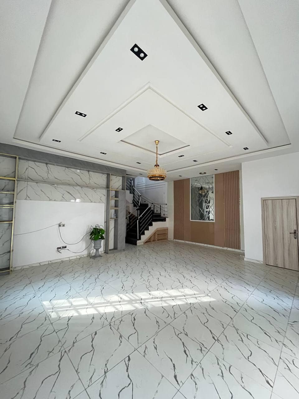 photo_5769283892476055136_y