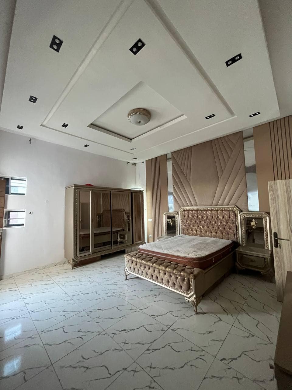 photo_5769283892476055137_y