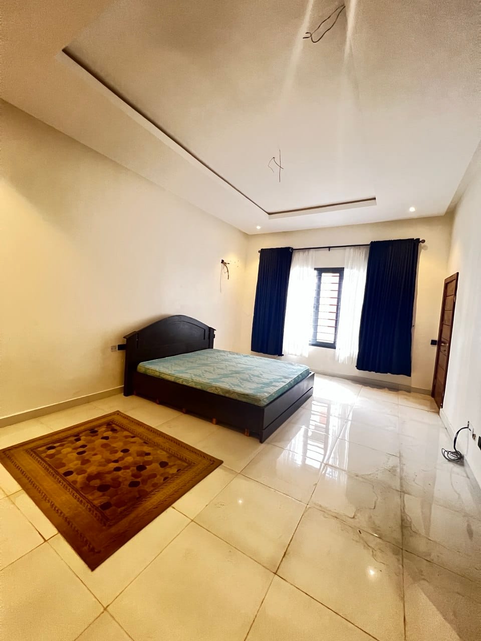 photo_5778335024951266625_y