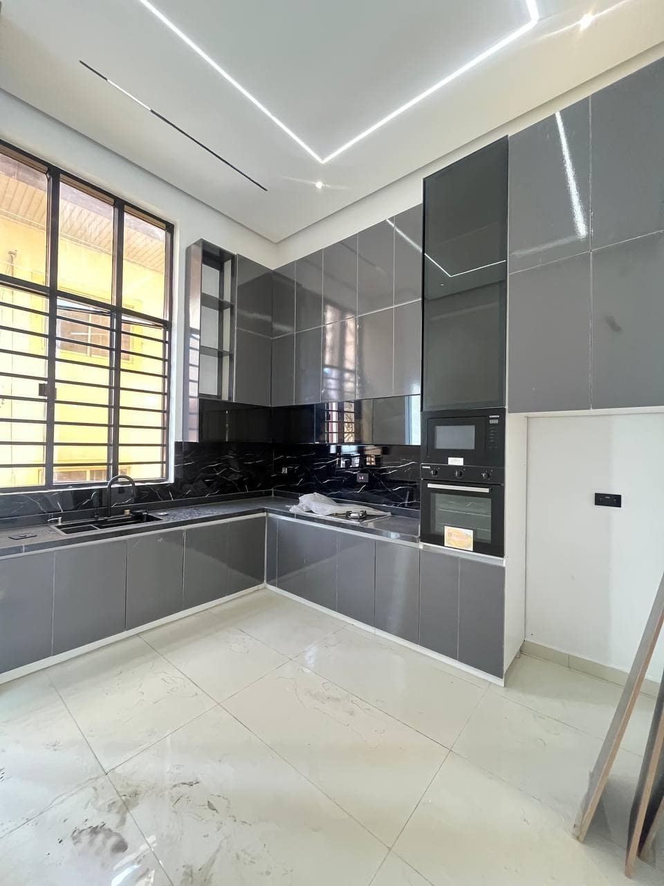 photo_5798805891350990053_y