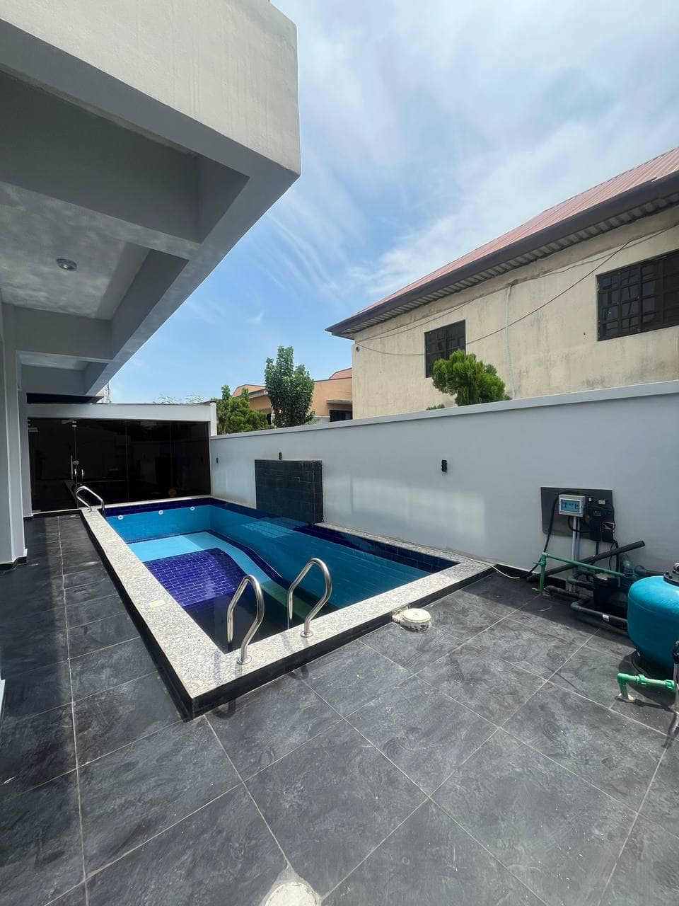 photo_5798805891350990062_y