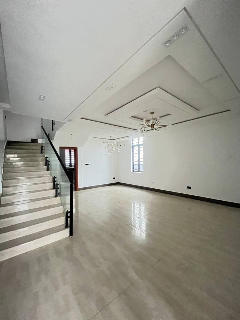 photo_5798805891350990068_y