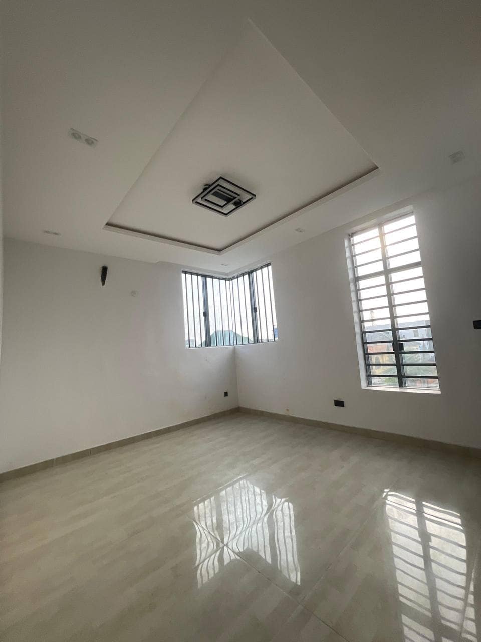 photo_5798805891350990073_y