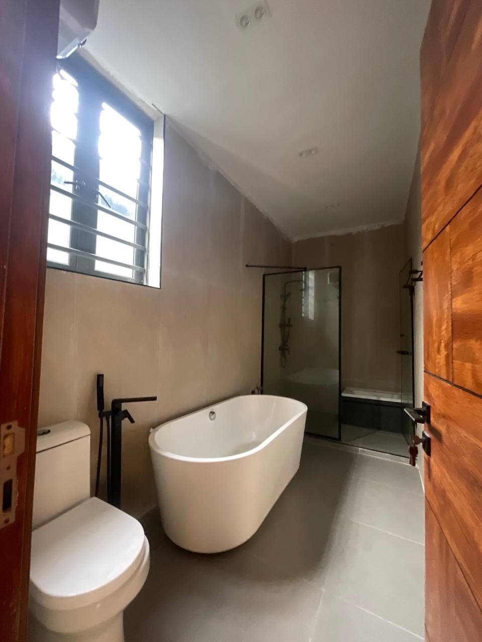 photo_5798805891350990087_y