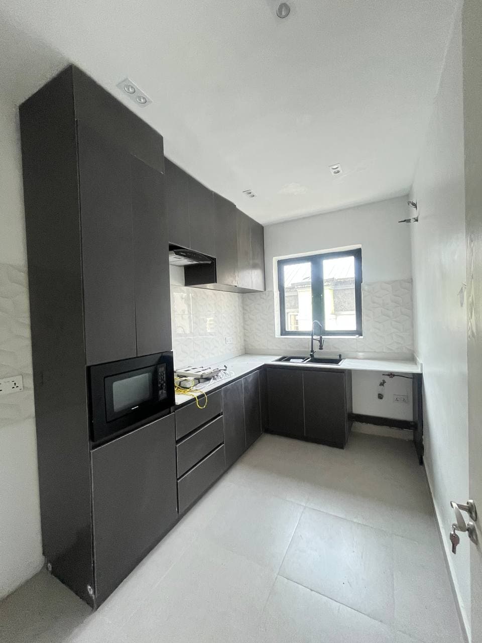 photo_5807562925940608318_y