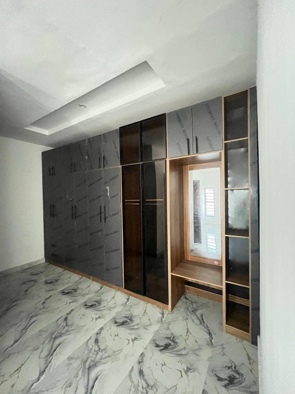 photo_5807562925940608356_y