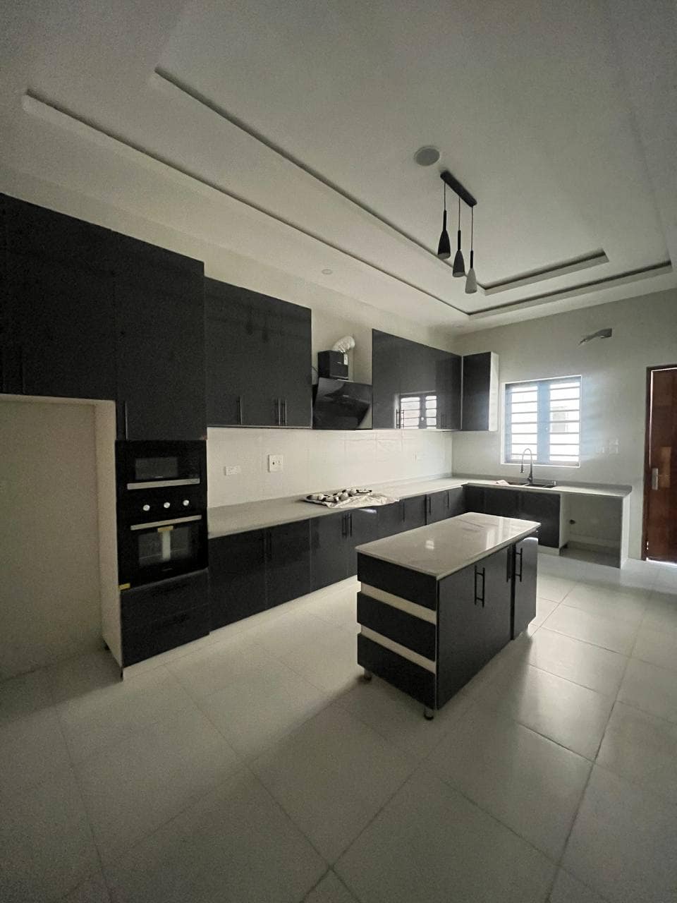 photo_5807562925940608392_y