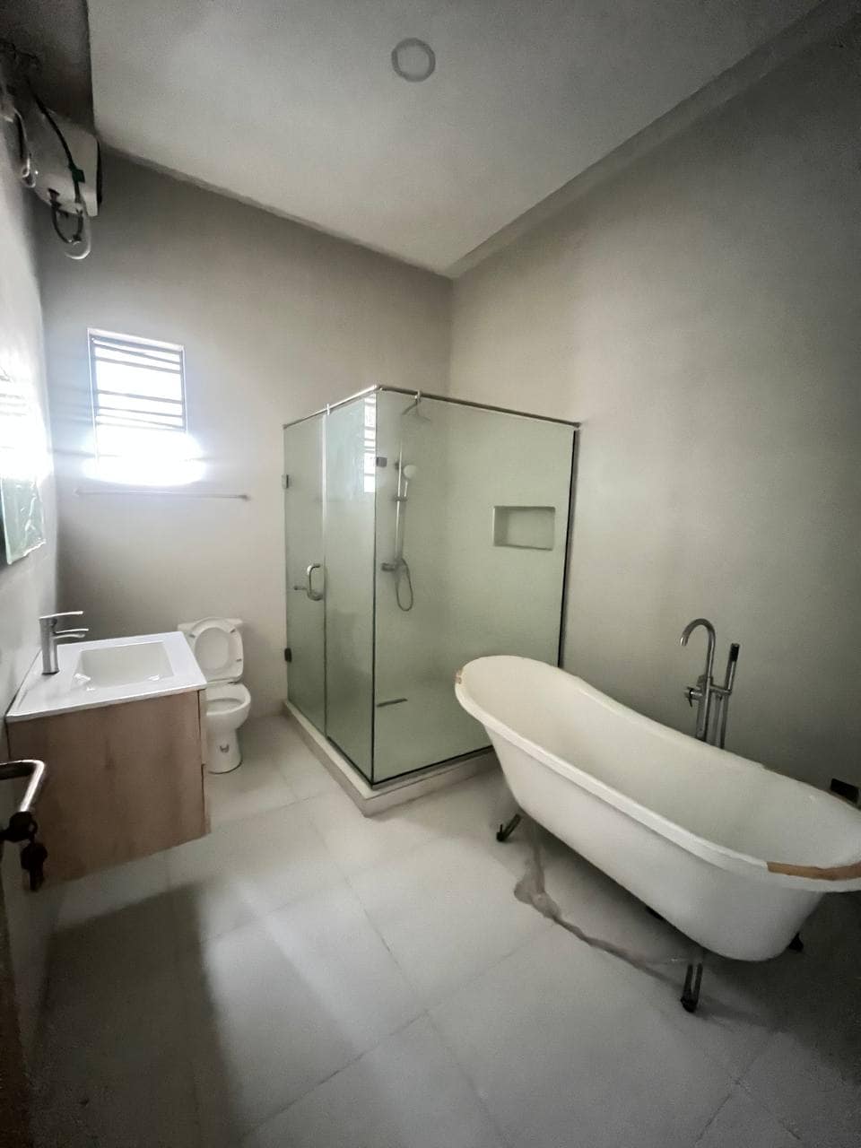 photo_5807562925940608397_y