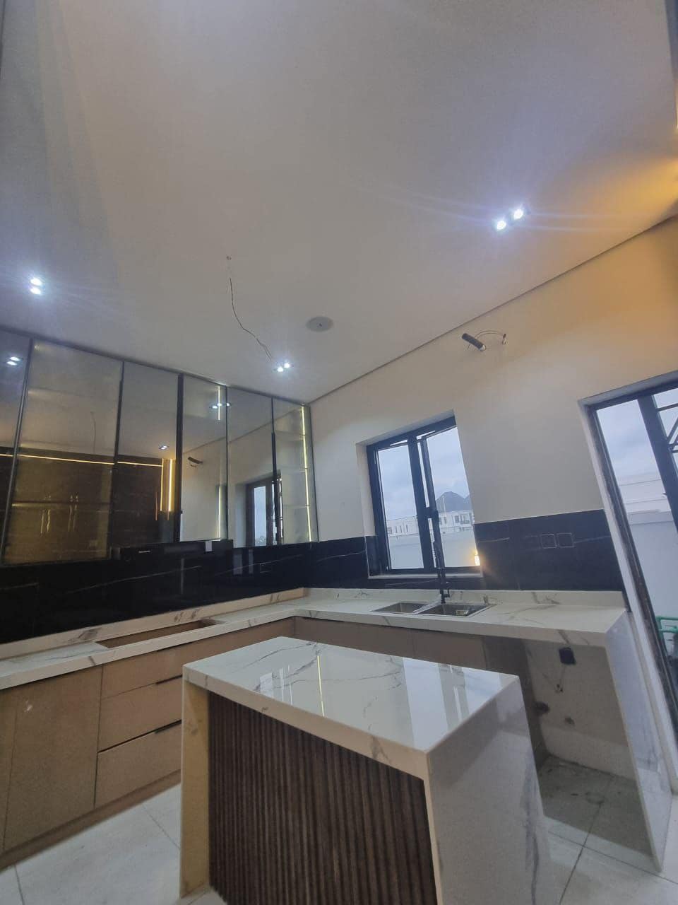 photo_5834566935813754280_y