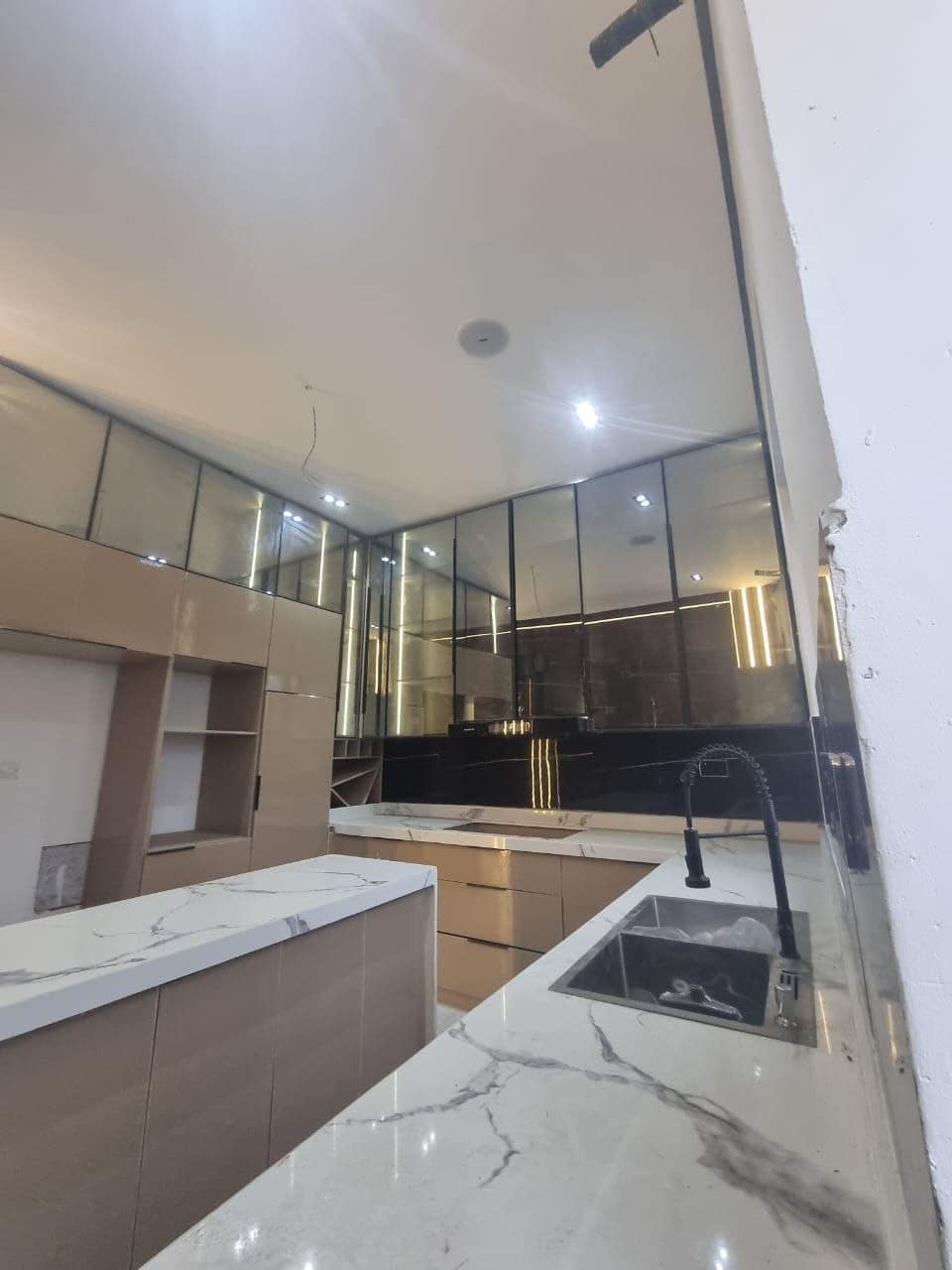 photo_5834566935813754281_y