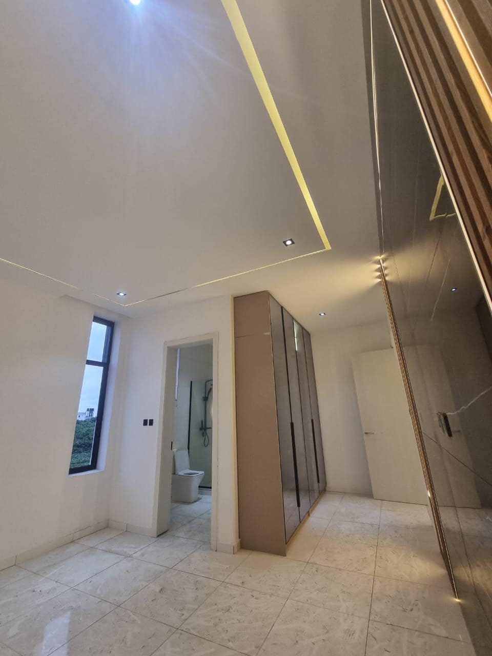 photo_5834566935813754298_y