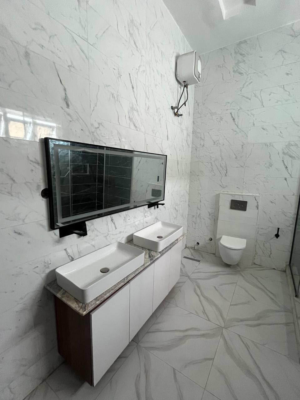 photo_5834617135391509741_y