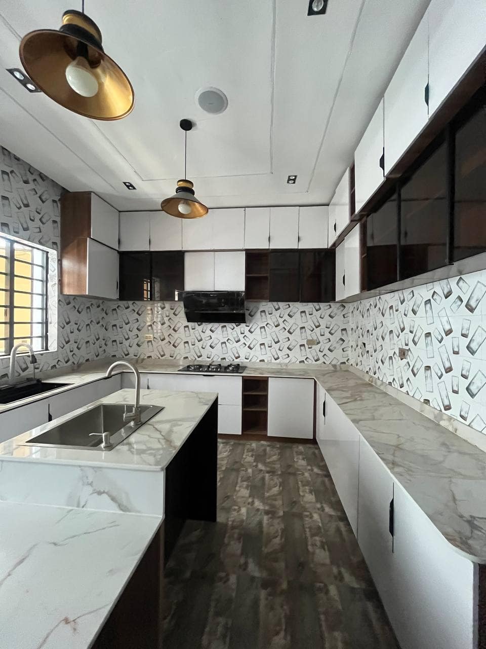 photo_5834617135391509748_y