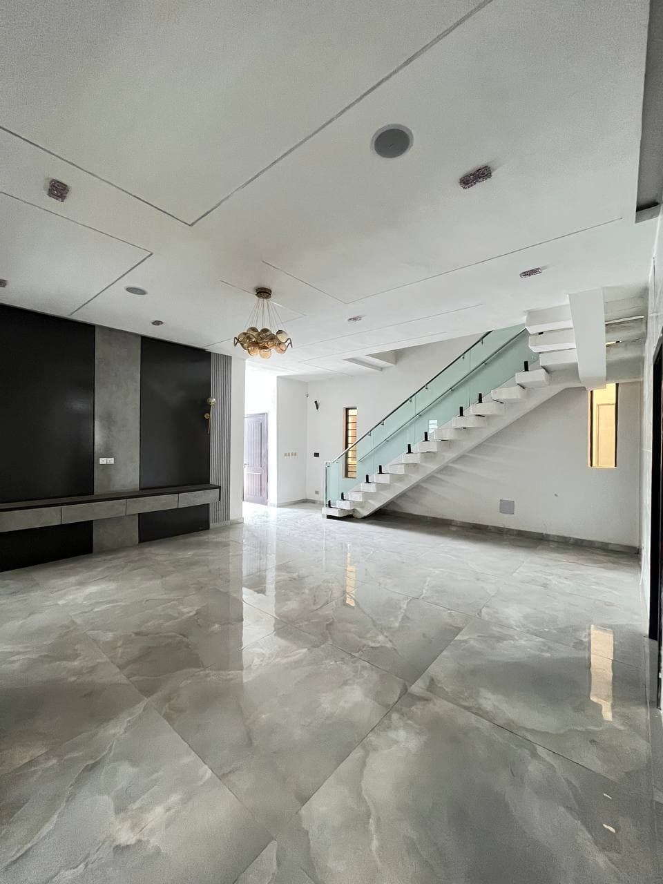 photo_5834617135391509750_y