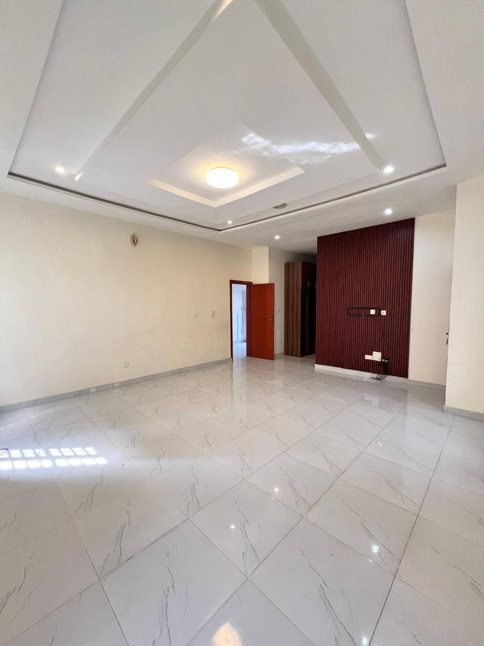 photo_5834617135391509794_y