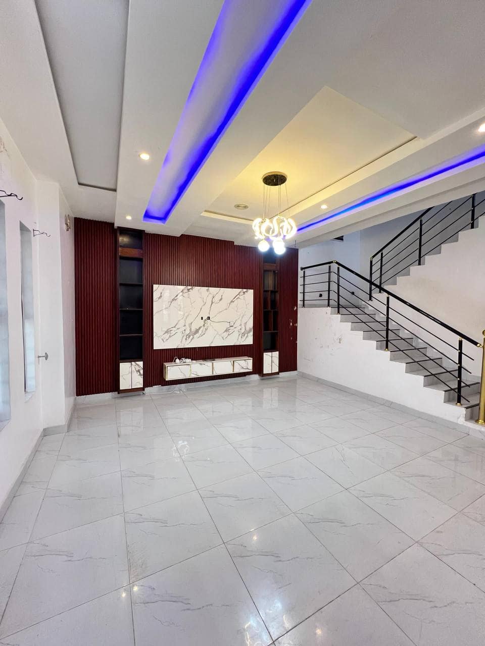 photo_5834617135391509795_y