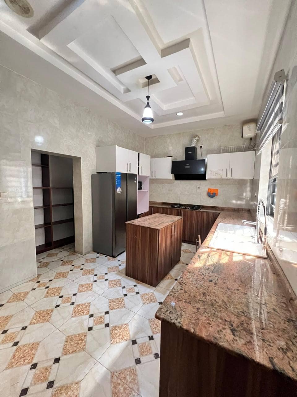 photo_5834617135391509796_y