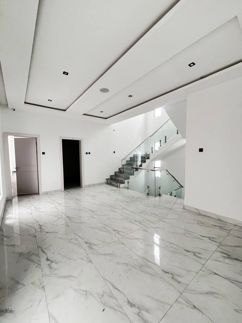 photo_5839398881395936656_y