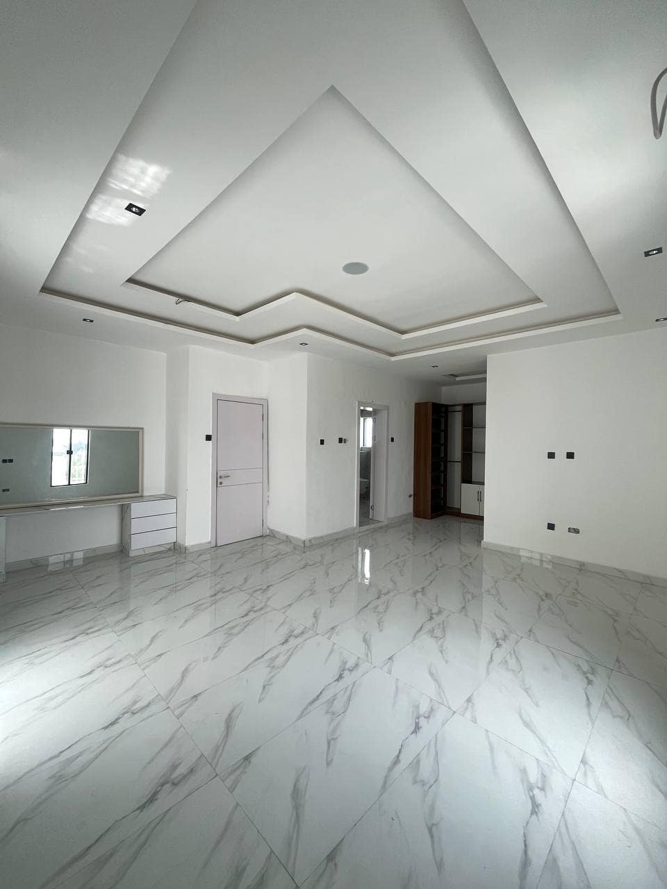 photo_5839398881395936658_y