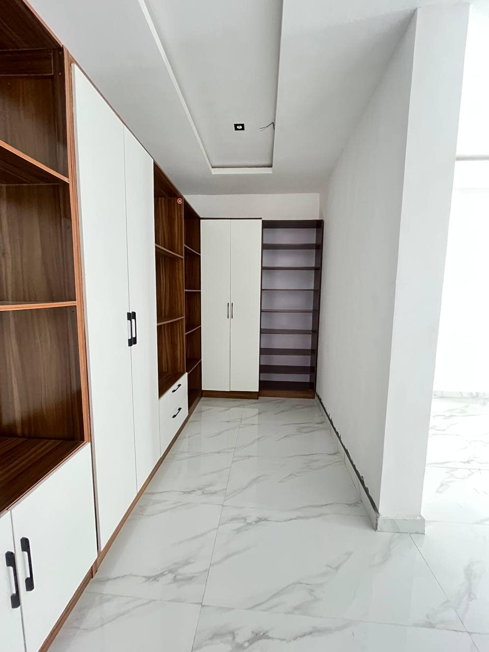 photo_5839398881395936661_y