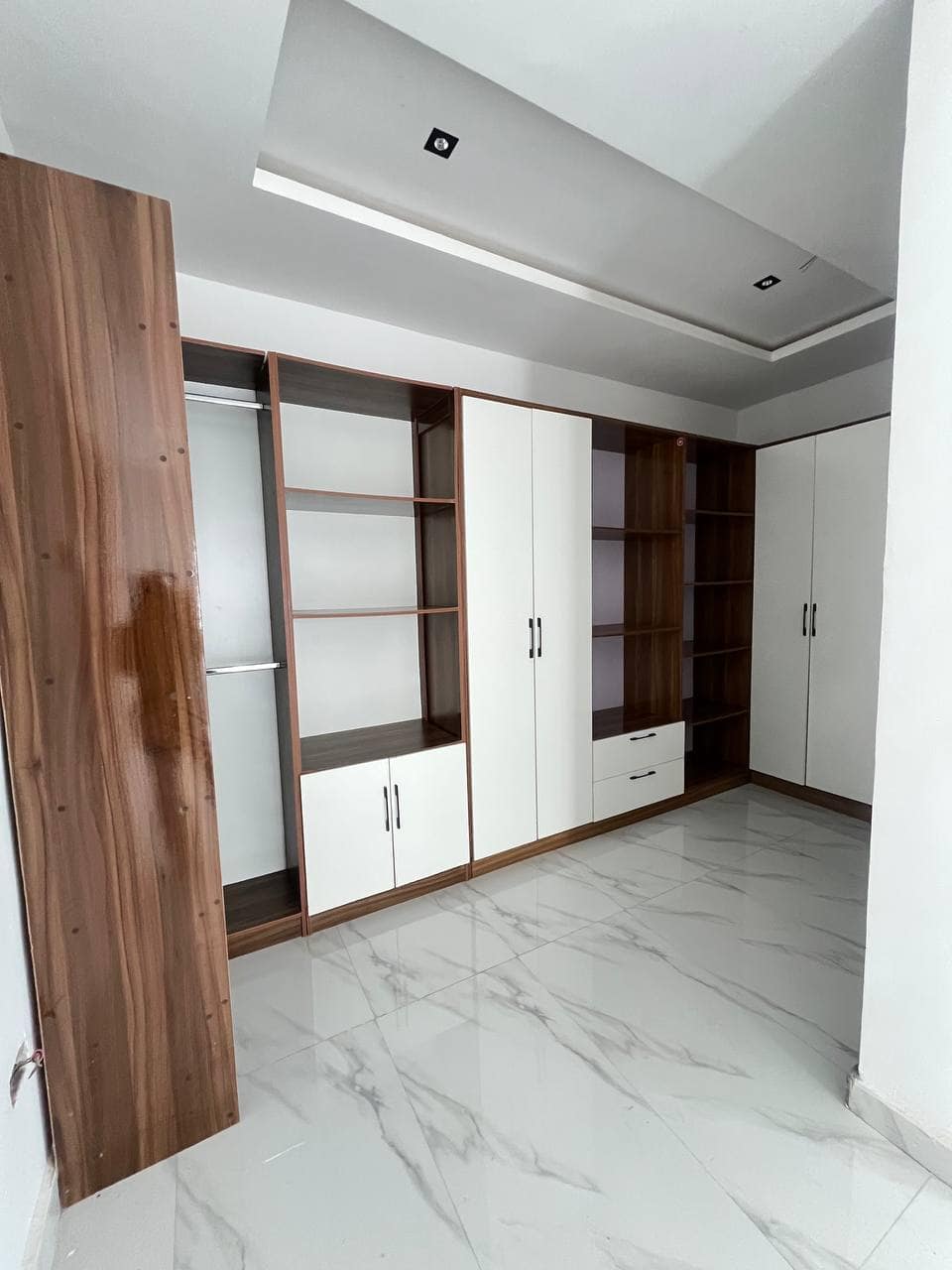 photo_5839398881395936662_y